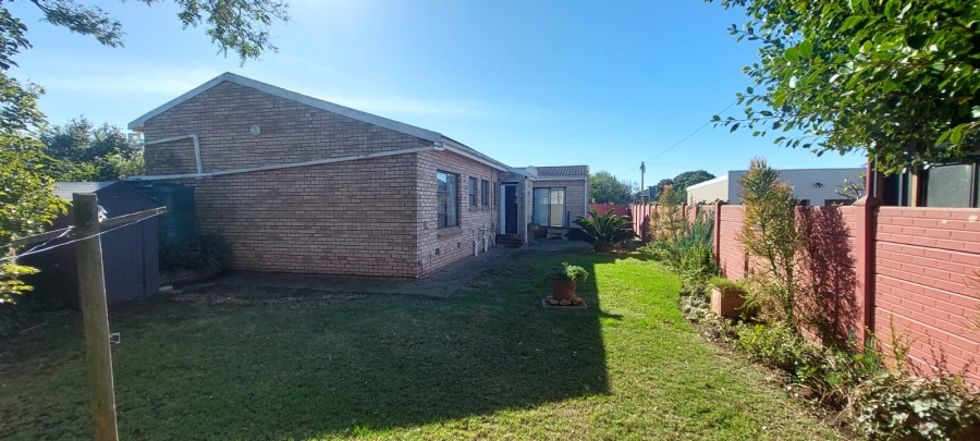 4 Bedroom Property for Sale in Wavecrest Eastern Cape
